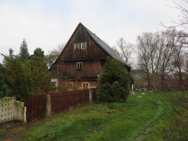 Rodinný dům s pozemkem o velikosti 1217m2, Dubice