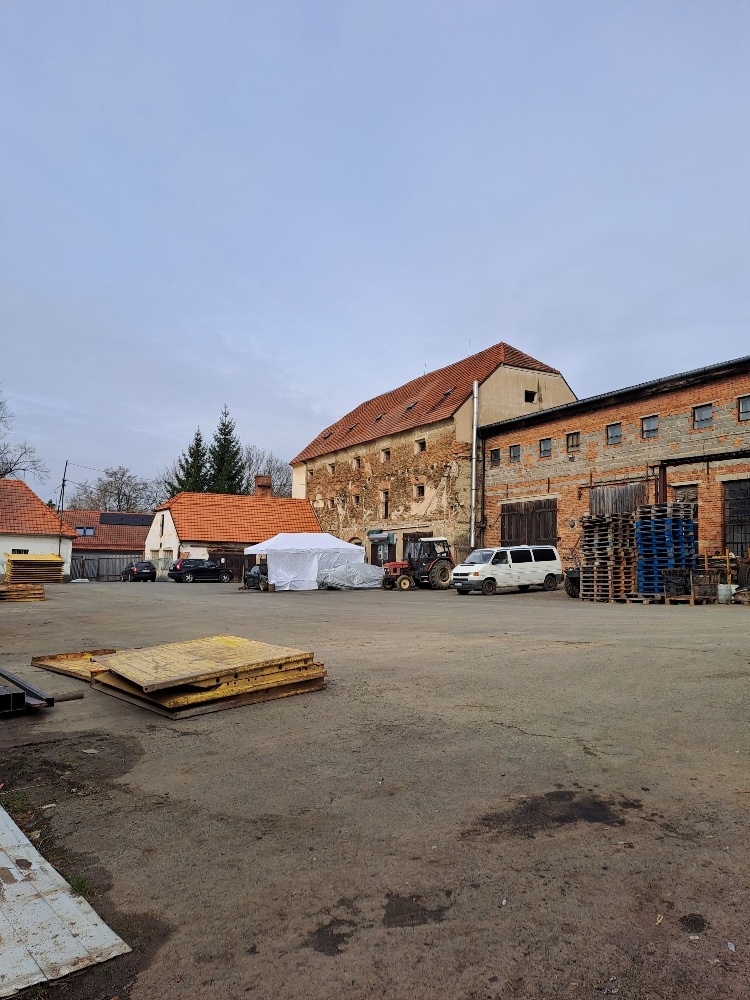 Dražba zemědělského areálu Jesenice