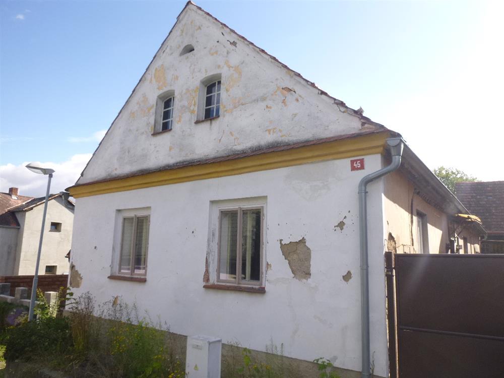 Dražba rodinného domu s pozemky v obci Petrohrad,