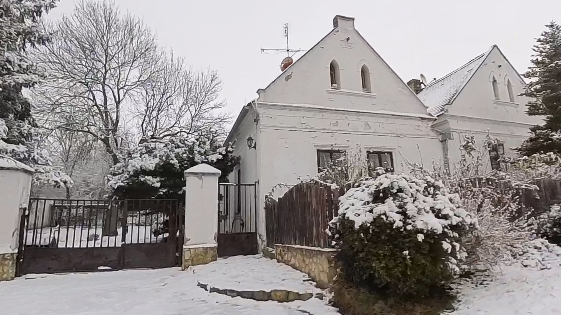 1/2 podíl na R.D. č.p. 53, LV 28 v obci Nehasice,