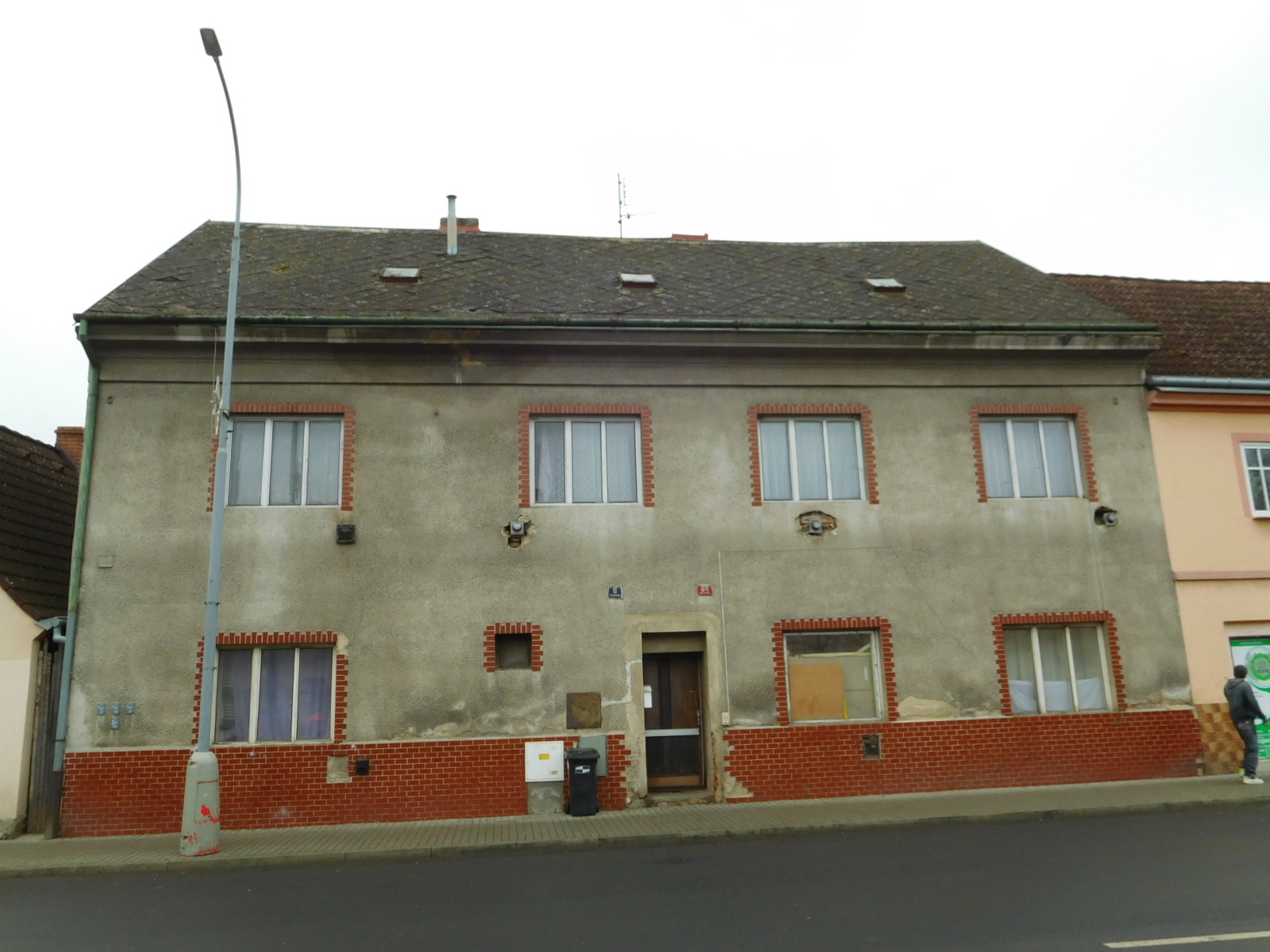 Dražba podílu na rodinném domu ve výši 12/32 v