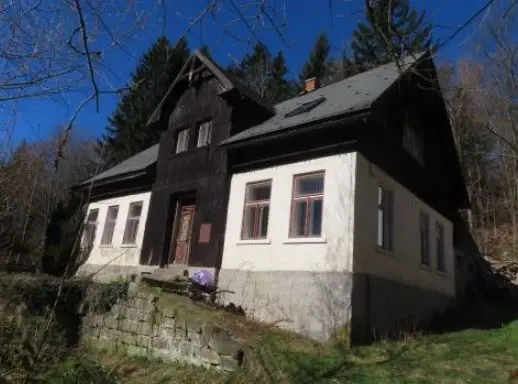 Spoluvlastnický podíl 11/24 na pozemku, rodinném